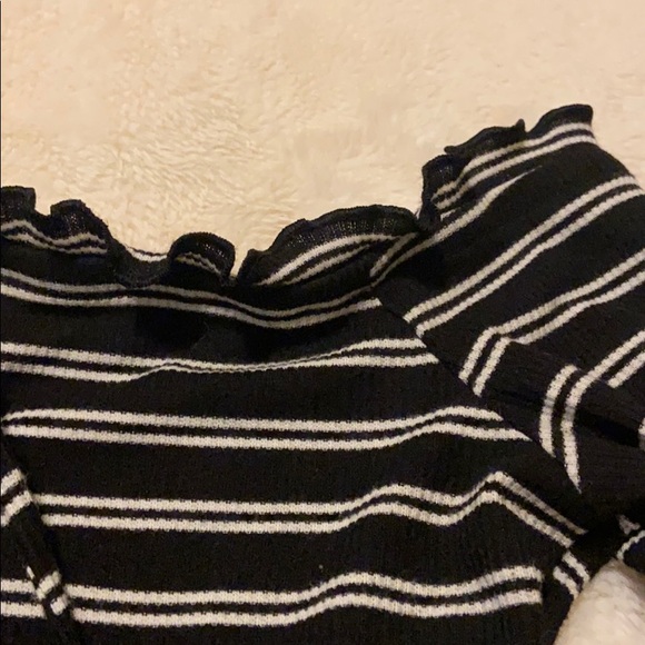 Long sleeve, off shoulder - Picture 3 of 3